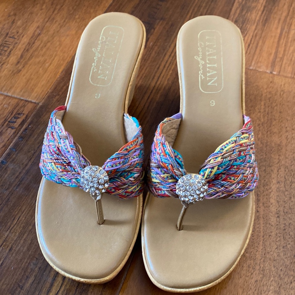 Italian & Company Toe In Multicolor Sandals. Size 9-Like new!